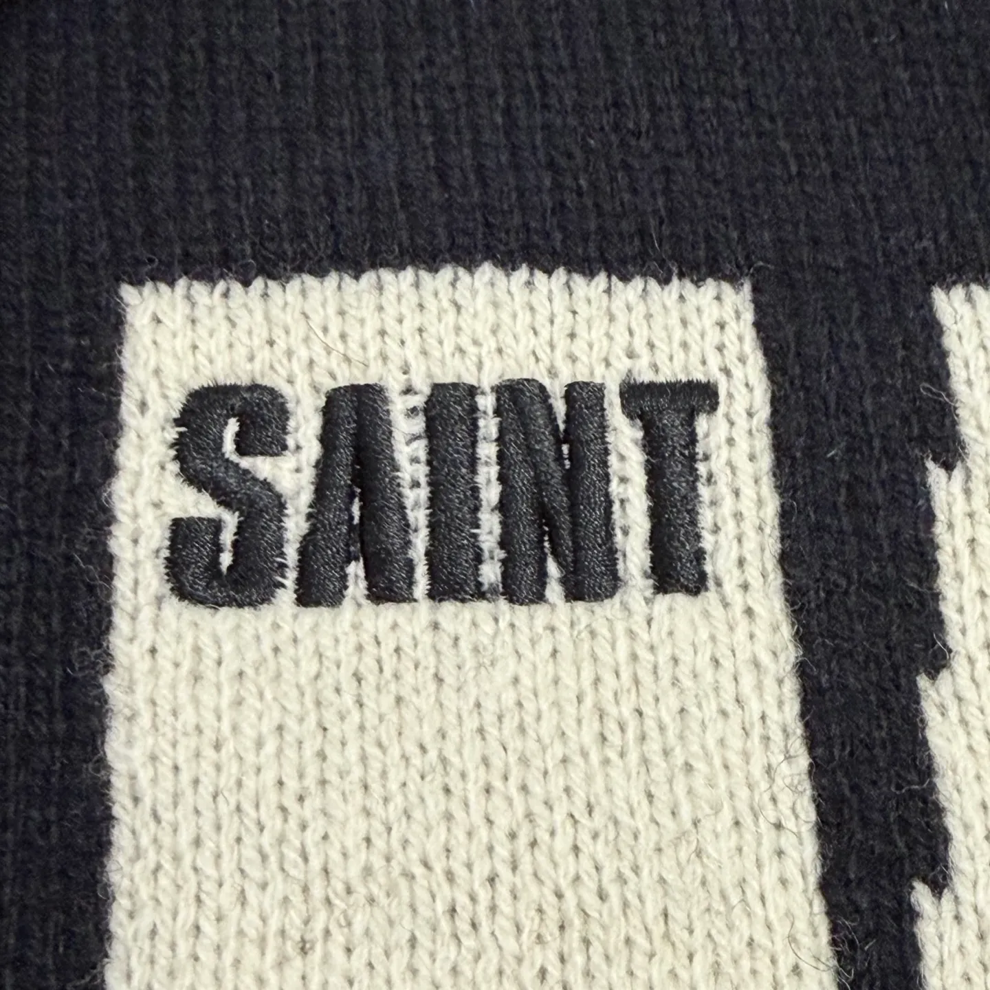 Exactly correct version Customized KLF co-branded main mark/washing mark SAINT Mxxxxxx × The KLF KLF_CREW NECK KNIT/BLK KLF co-branded deconstructed wool sweater Black S-XL heel original Made of 100% pure wool Natural and warm Wool fabric Recommended dry cleaning or gentle hand washing Imported special machine embroidery Full three-dimensional Hand destroyed Deconstructed and shredded